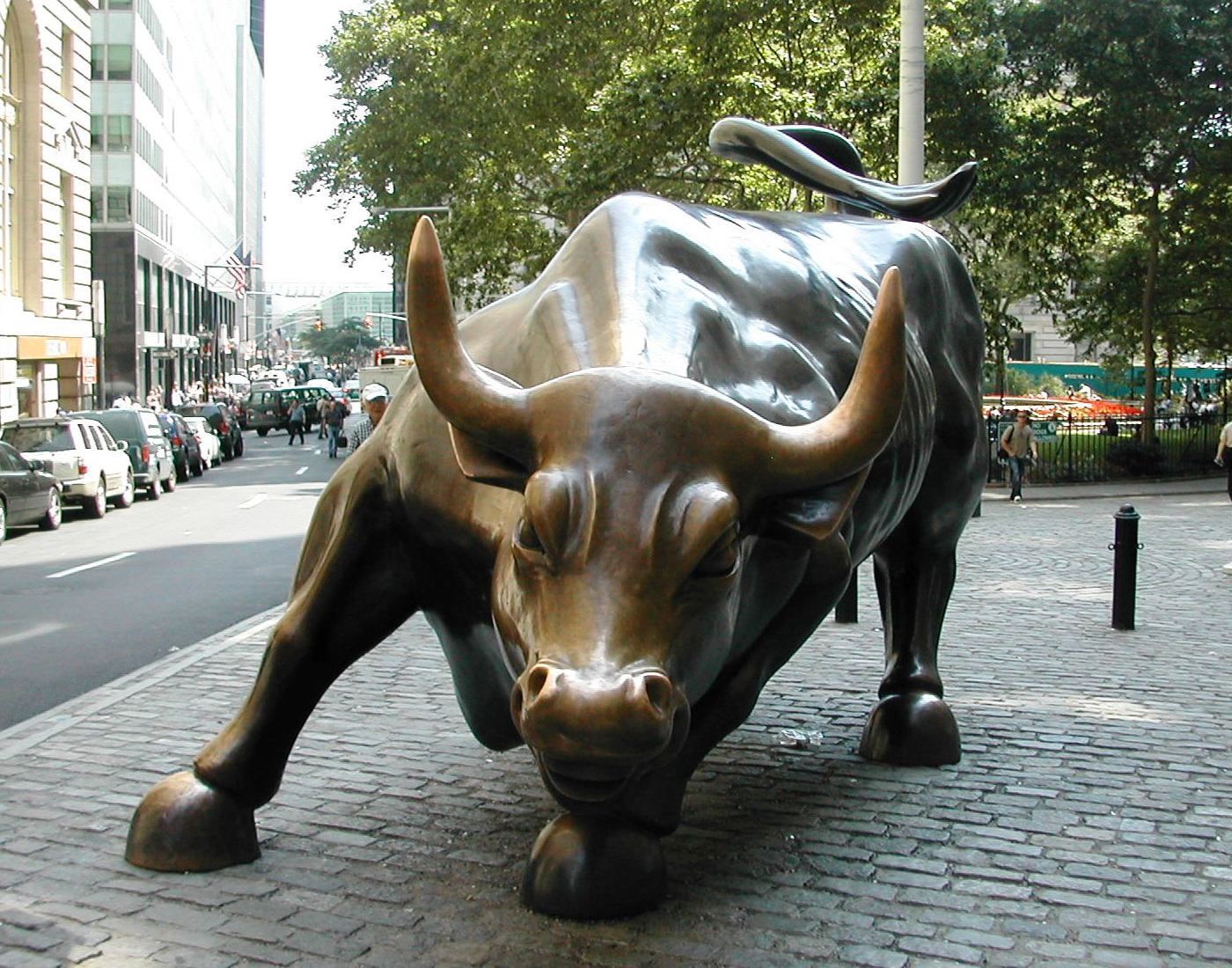 Bronzefigur Charging Bull