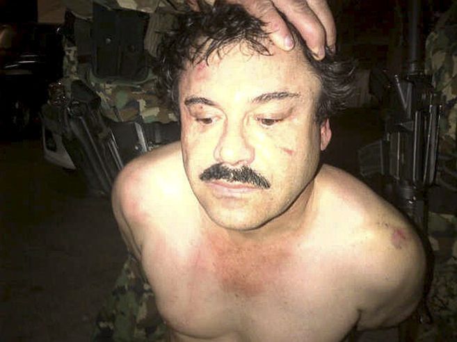 Joaquín 'El Chapo' en el momento que fue detenido antes de entrar en prisión