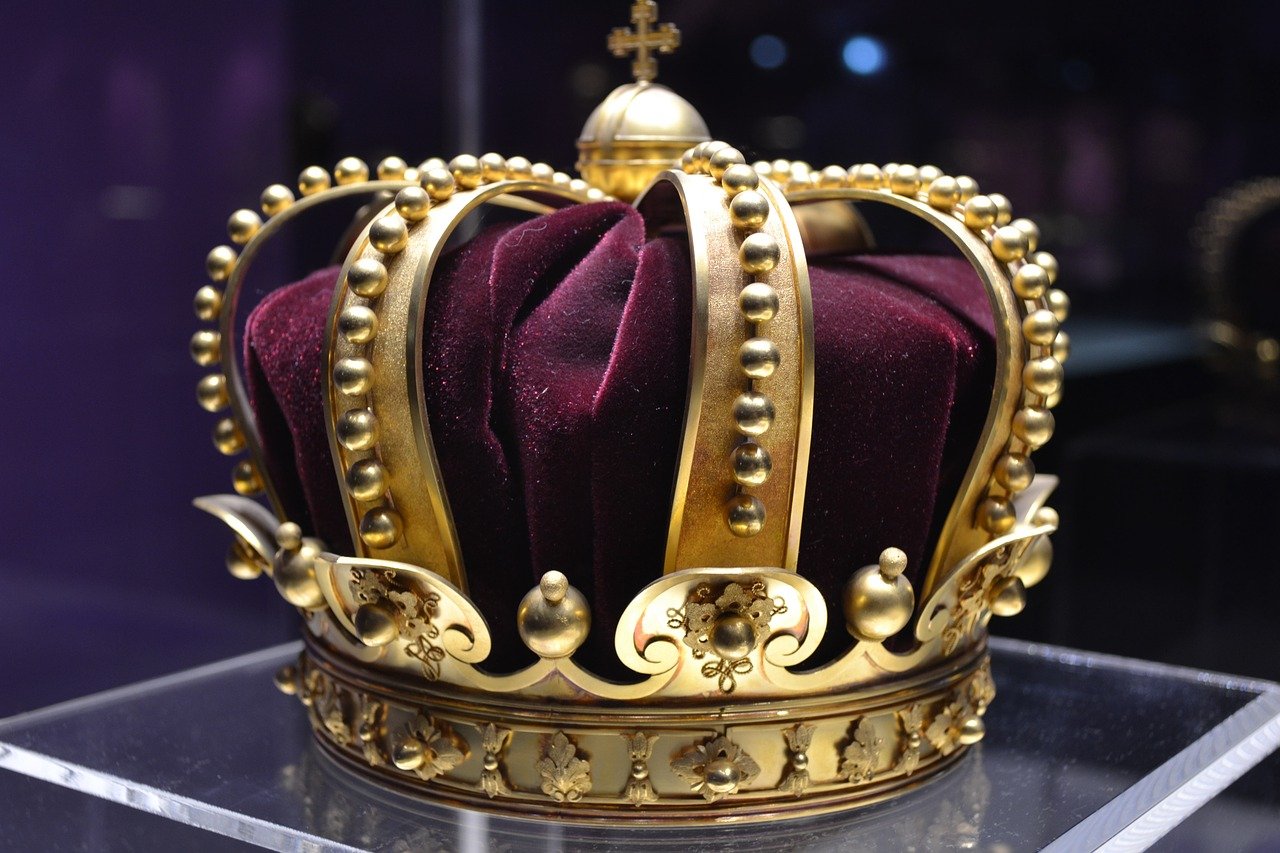 Monarquía - Qué es, definición y concepto | 2022 | Economipedia