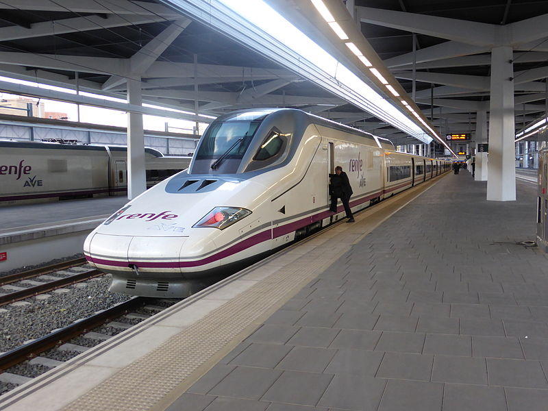 Tren Ave Estación De Valencia España